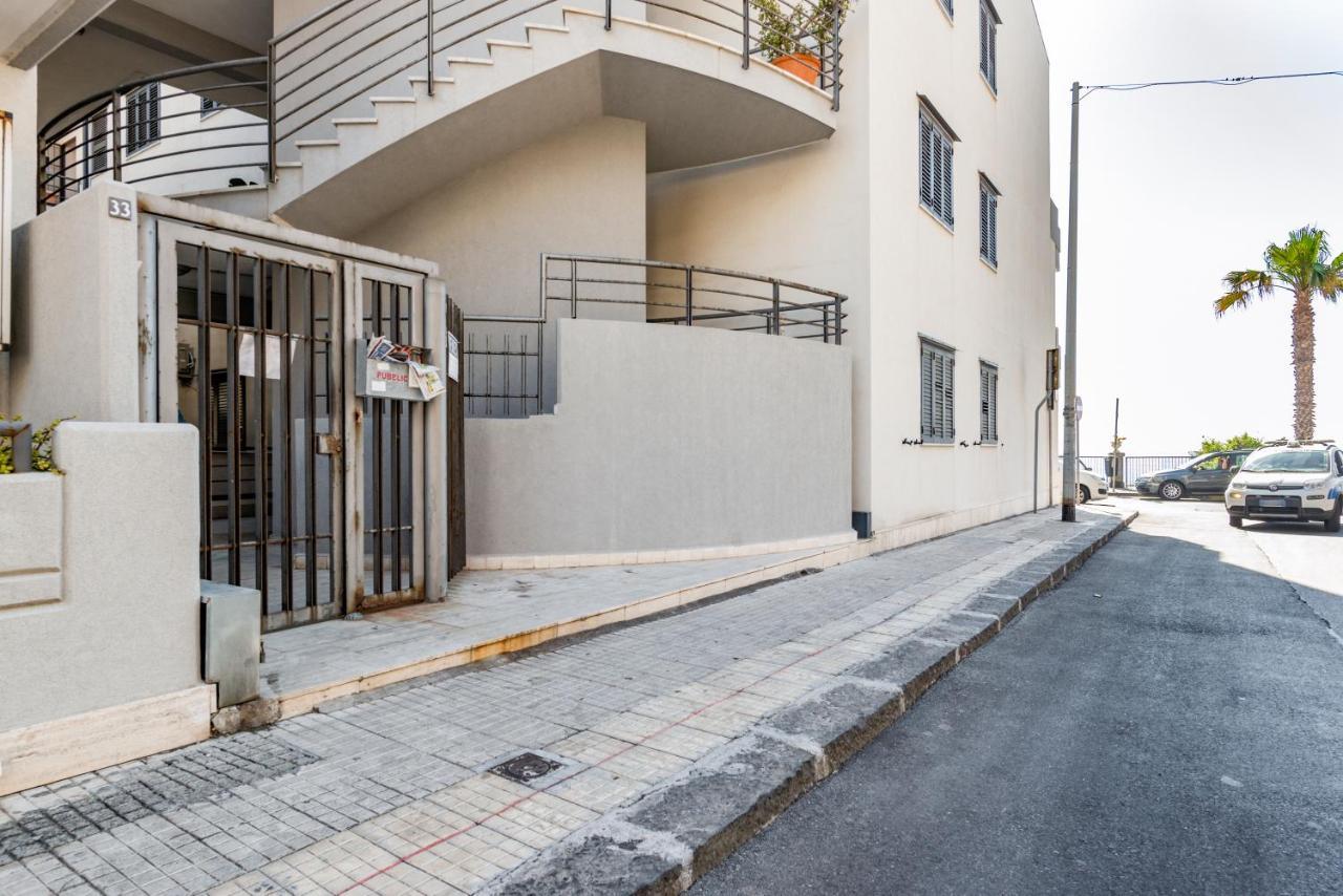 Castello Normanno Modern Sea View Apartment 阿齐·卡斯特罗 外观 照片